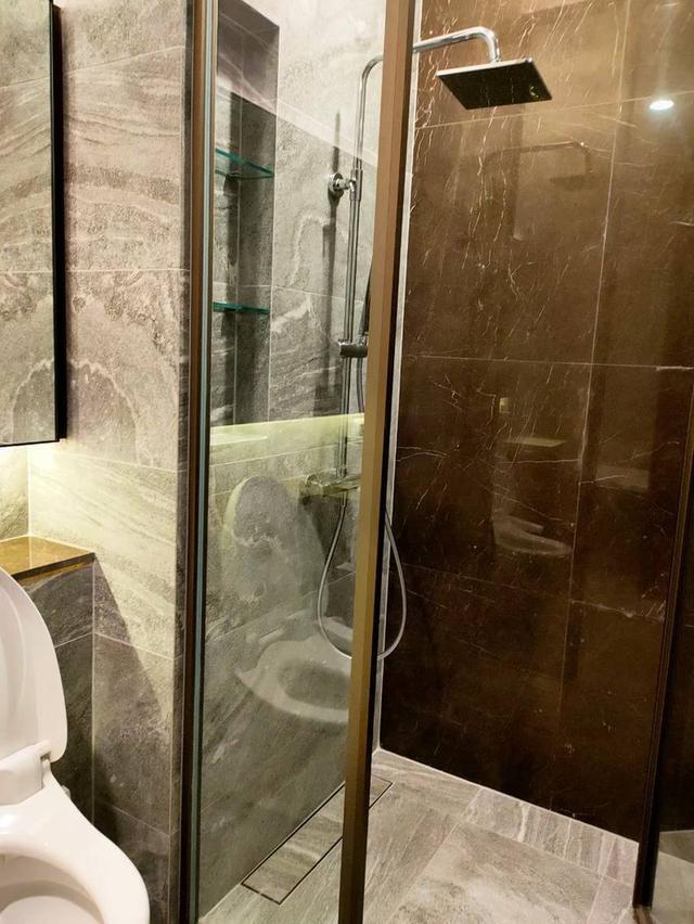 The Esse Sukhumwit 36  43 sqms 1 bedroom 1​ bathroom​  24th floor  Sale 15,900,000 baht Rent 50,000/month Line ID : kingrice79 16