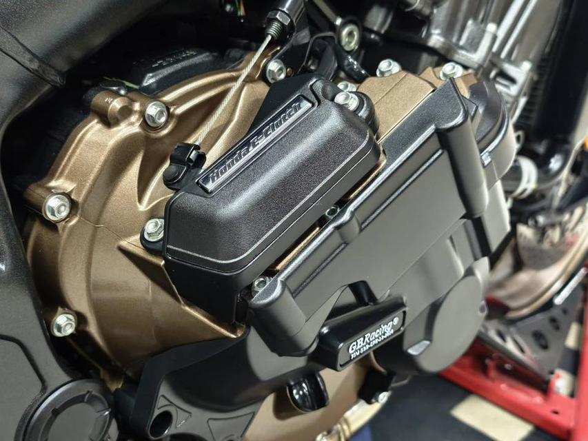 HONDA CB650R ปี 2024 E-Clutch รถมือเดียว สภาพเหมือนรถใหม่ รูปที่ 5