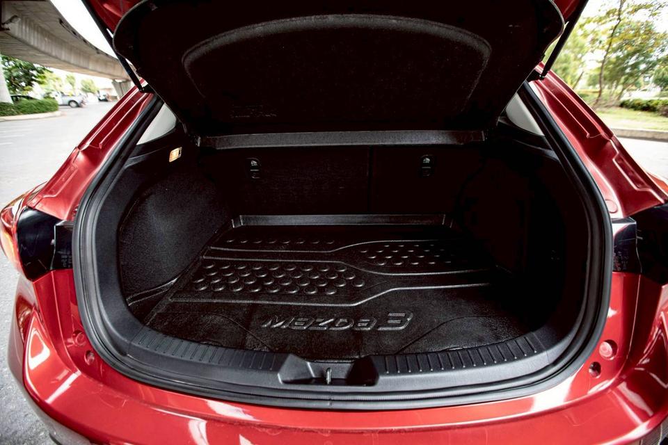 Mazda3 Skyactiv 2.0S ปี 2015 สีแดง 18