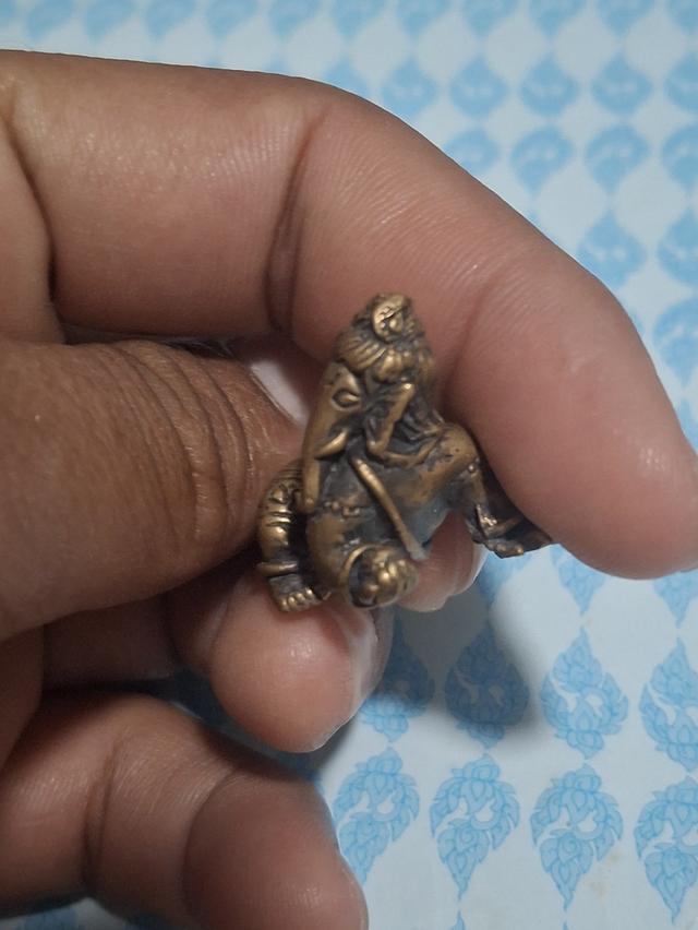 พระพิฆเนศปางเด็ก หรือปางไอศวรญะ คณปติ เป็นปางที่เน้นด้านเมตตา ความสุข ความสดใส และการเจริญเติบโต ปางนี้เหมาะสำหรับผู้ที่ต้องการเสริมเสน่ห์เมตตา การค้า