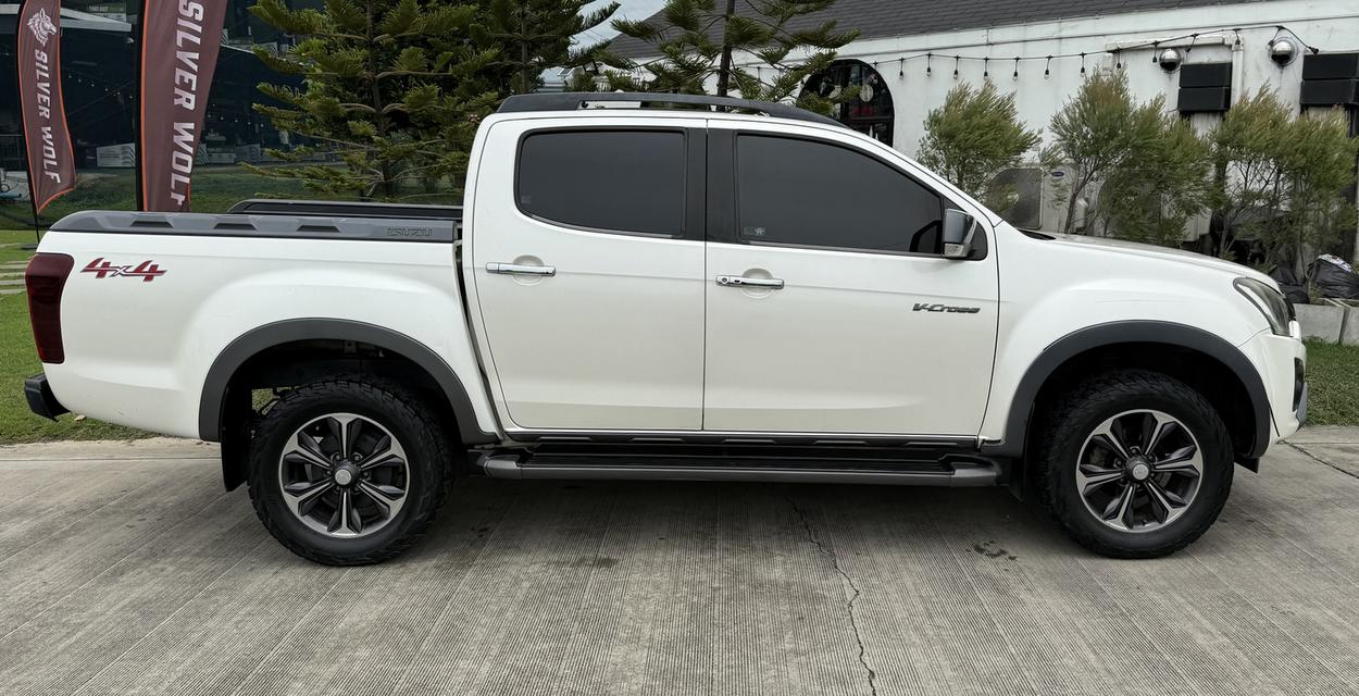 2017 ISUZU D-MAX Vcross max 3.0 Z-Prestige AT 4WD2017 ISUZU D-MAX Vcross max 3.0 Z-Prestige AT 4WD