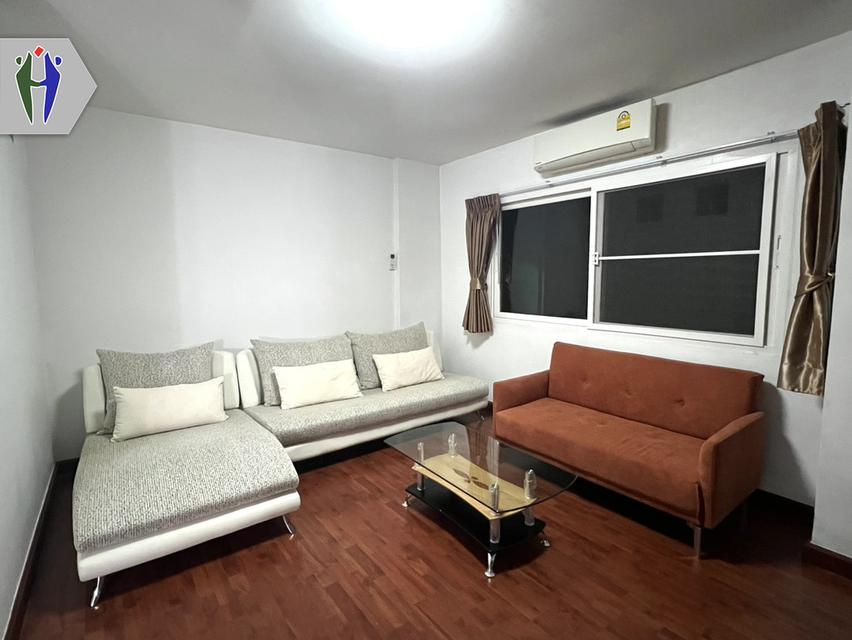 ให้เช่า เดอะ กรีน ลีฟวิ่ง คอนโด 10,000 บาท •	ขนาด 50 ตารางเมตร •	1ห้องนอน 1ห้องน้ำ ห้องนั่งเล่น •	โซฟา, ทีวี,เครื่องปรับอากาศ •	ระเบียง •	สระว่ายน้ำแล 9