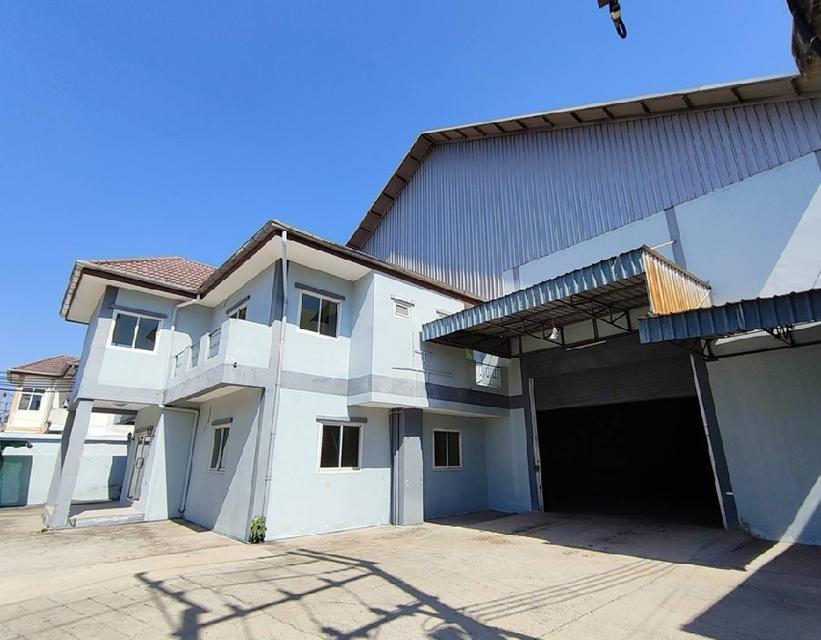 ให้เช่าโกดังพร้อมสำนักงาน พร้อมห้องพัก / พื้นที่ดิน 1 ไร่ / พื้นที่ใช้สอย 1000 ตารางเมตร / ทำเล กระทุ่มแบน / ซอยเทพกาญจนา 2