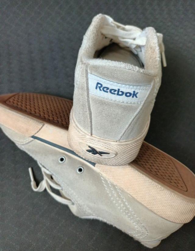 ขายต่อรองเท้าผ้าใบ Reebok  4