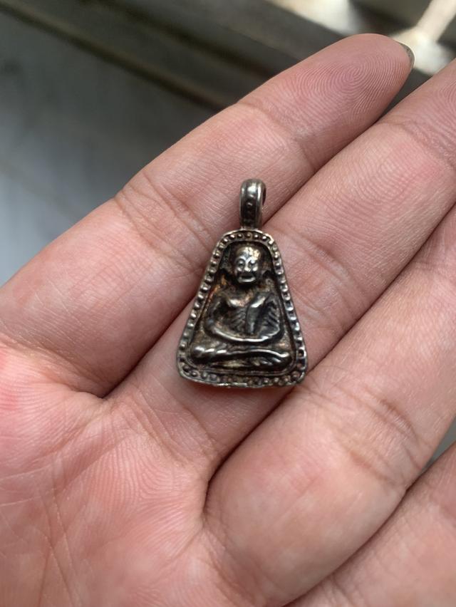 เหรียญจอบใหญ่ หลวงพ่อเงิน วัดบางคลาน เนื้อทองเหลืองเก่า ยันต์นูน สภาพสวยเดิม"