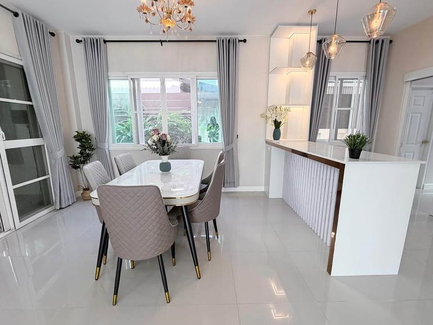 🏡 บ้านเดี่ยวสองชั้นในโครงการ ใกล้สิ่งอำนวยความสะดวกครบวงจร #สันทราย ราคาเพียง 35,000 บาท/เดือน✨ 清迈双层独栋别墅出租 家具齐全 4 卧室 3 卫生间 租金 35,000 泰铢/月(含物业费)✨ 6