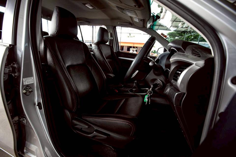 TOYOTA HILUX REVO 2.4 E DOUBLE CAB สีเทา ปี 2017  12