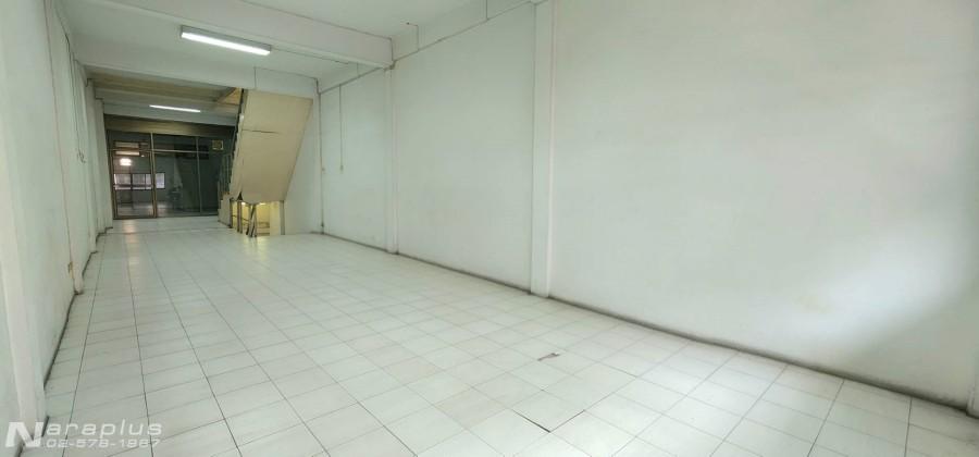 . 69030150 : ขายอาคารพาณิชย์ 5 ชั้น พร้อมต่อเติมดาดฟ้า บนที่ดินรวม 24.7 ตร.ว. ย่านวังบูรพา ใกล้ Mega Plaza และ ดิโอสยาม พลาซ่า อยู่ในทำเลธุรกิจ การค้า 15