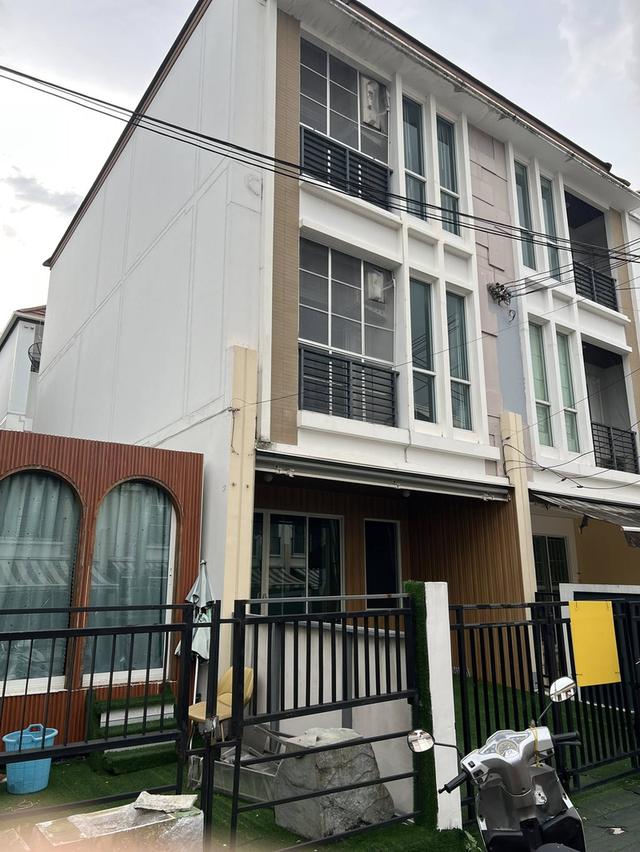 ขาย ทาวเฮ้าท์3ชั้น บ้านกลางเมือง ศรีนครินทร์ 46 บ้านหัวมุมติดสโมสร ทั้งโครงการมีแค่2หลัง 7