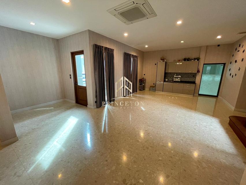 House for rent Grand Bangkok Boulevard Sukhumvit near Bangkok Patana ให้เช่า แกรนด์ บางกอก บูเลอวาร์ด สุขุมวิท ใกล้โรงเรียนบางกอก พัฒนา 4