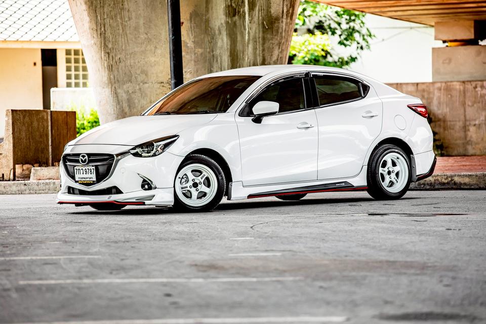 Mazda2 1.3 High Connect Skyactiv Sedan ปี 2018 สีขาวมุก 9