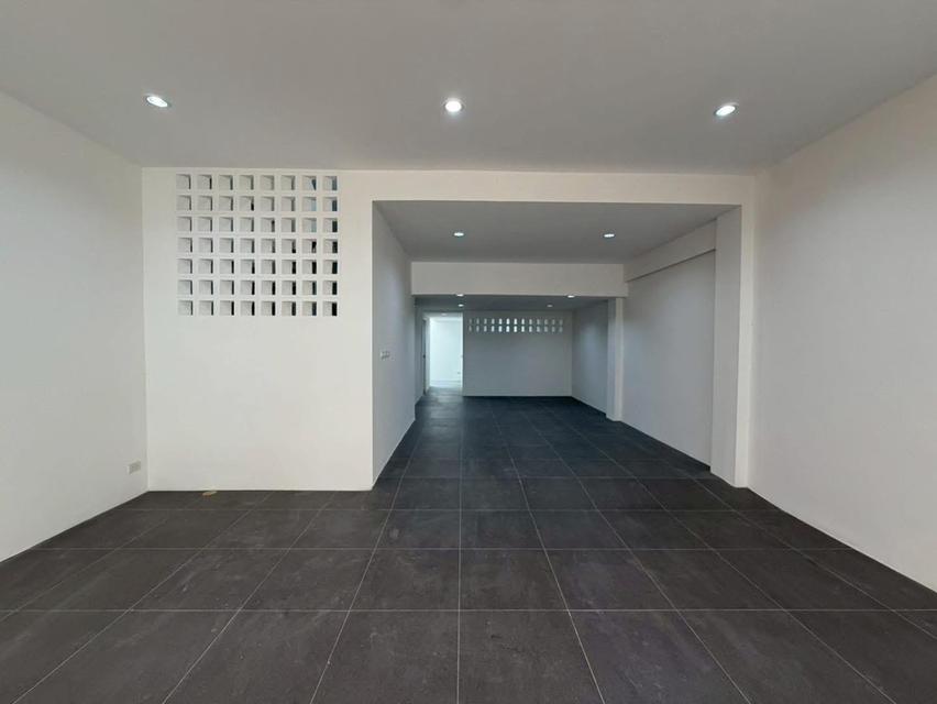 ขายทาวน์โฮม 4.5 ชั้น พร้อมลิฟต์ รีโนเวทใหม่ สุขุมวิท 101 BTS ปุณณวิถี 3