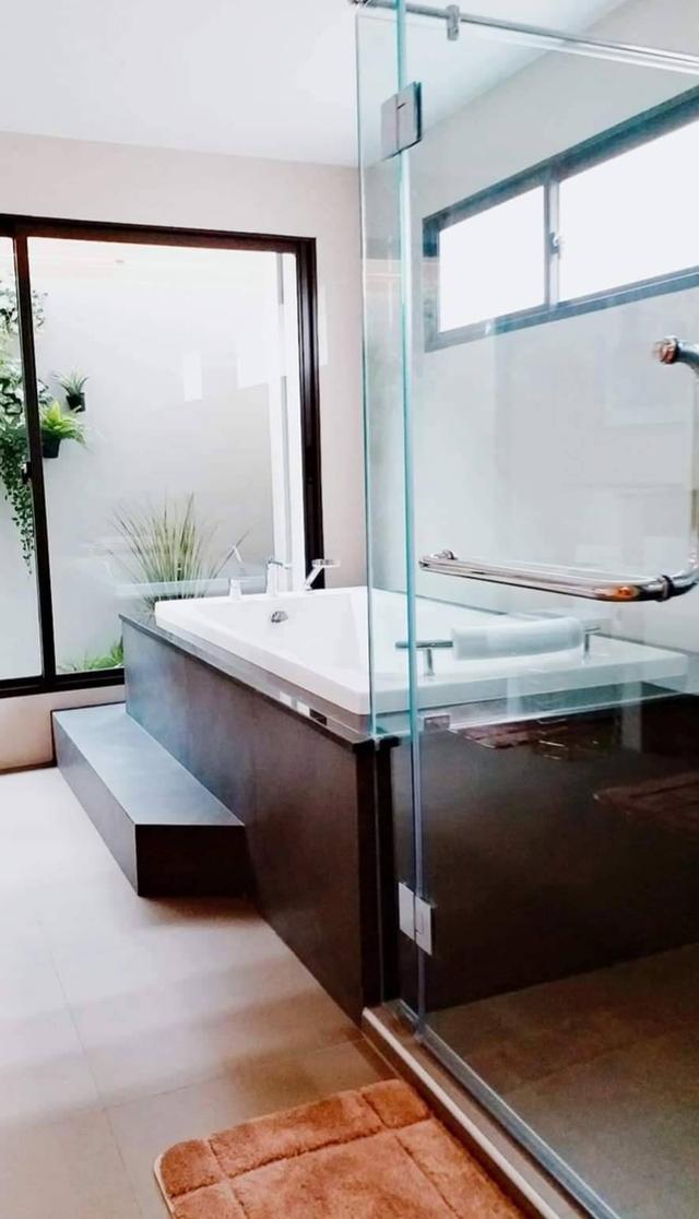 ขายบ้านเดี่ยว 3 ชั้น หมู่บ้านภัสสร"ติดถนนใหญ่อยู่หลังห้างแฟชั่นไอส์แลนด์ใกล้รถไฟฟ้า เดินทางสะดวก ทำเลดีมาก   17