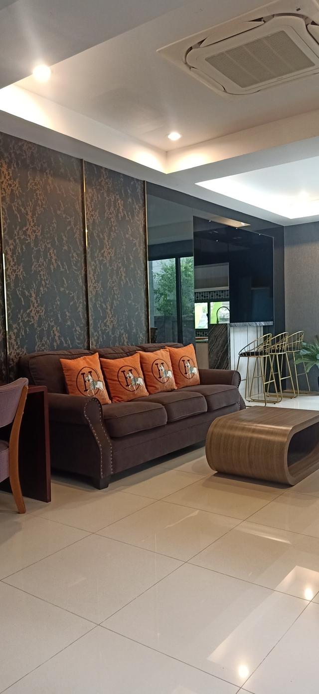 ขายบ้านเดี่ยว 3 ชั้น หมู่บ้านภัสสร"ติดถนนใหญ่อยู่หลังห้างแฟชั่นไอส์แลนด์ใกล้รถไฟฟ้า เดินทางสะดวก ทำเลดีมาก   3