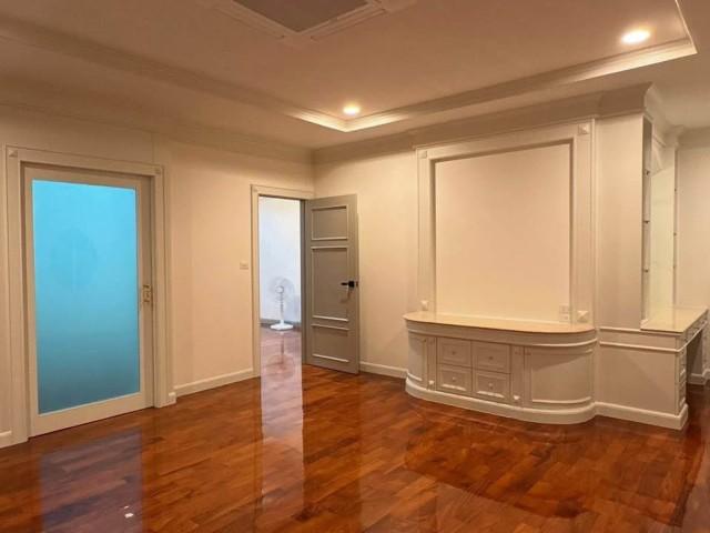 ให้เช่าบ้านเดี่ยวตกแต่งสวยหรู โกลเด้นนครา 100 ตร.ว 350 ตร.ม ถนนอ่อนนุช65 แอร์เฟอร์นิเจอร์ครบ มี3นอน4น้ำ 2 ห้องอเนกประสงค 7