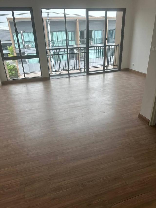 ขาย 🏢 ทาวน์โฮม 3 ชั้นหลังริม สภาพใหม่ไม่เคยเข้าอยู่ โครงการ บ้านกลางเมือง สุขุมวิท-อ่อนนุช 💥ฟรีของแถม แอร์ใหม่ 1 เครื่อง และ ประตู Digital lock บ้าน 7