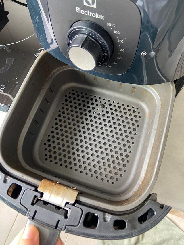 ขาย หม้อทอดไร้น้ำมัน air fryer electrolux มือสอง 500 บาท