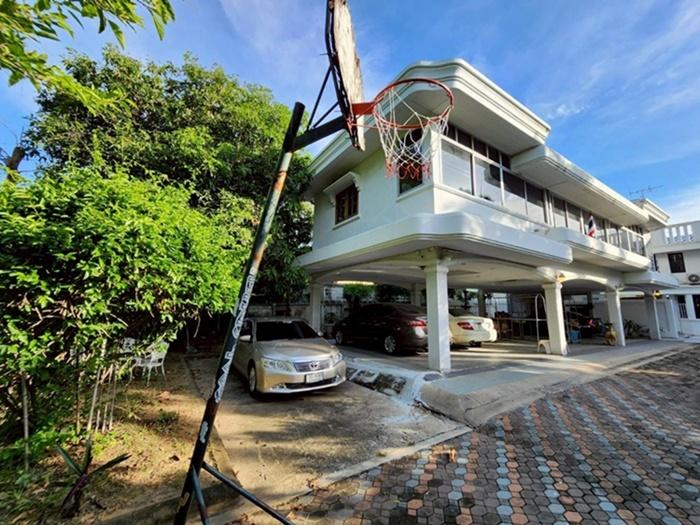 ขายด่วนบ้านพร้อมที่ดินผืนใหญ่ใจกลางเมืองปากน้ำ ใกล้ BTS เพียง 290 เมตร 1