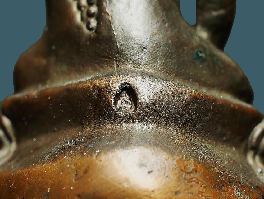 พระกริ่งชินบัญชร หลวงปู่ทิม วัดละหารไร่ ปี 2517...ก้นทองคำ ตอกโค๊ตเลข ๑๙ และโค๊ตศาลา 6