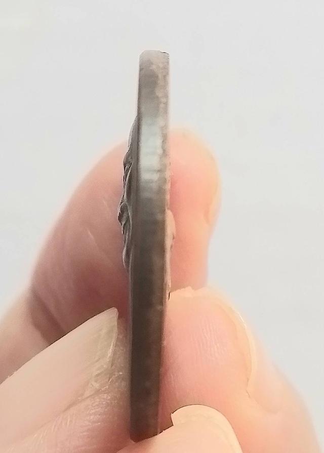 เหรียญกลม หลวงพ่อบุญรวบ วัดในปากทะเล จ.เพชรบุรี ปี 2540 4