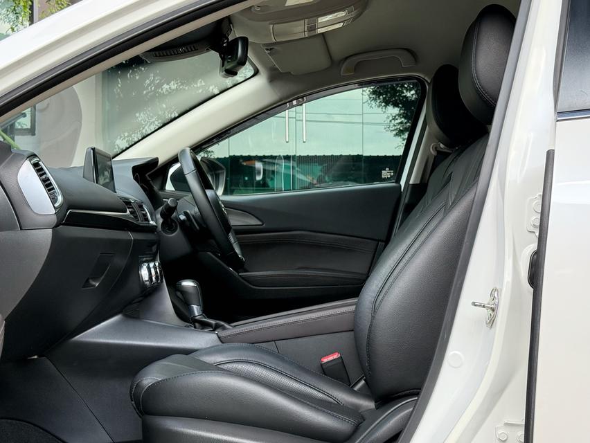 2018 MAZDA 3 2.0 SP SPORT รถมือเดียวออกป้ายแดง รถวิ่งน้อยเพียง 70,000 กม ประวัติศูนย์ครบ รถไม่เคยมีอุบัติเหตุครับ 13