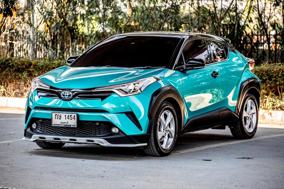 Toyota CHR 1.8 HV HI ปี 2018 สีเขียว มือเดียวป้ายแดง