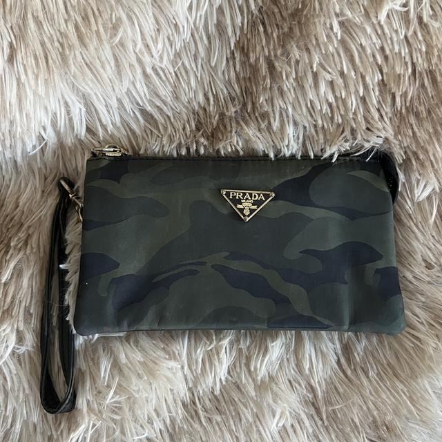 กระเป๋าสตางค์ ไม่แท้นะ ใหม่ๆเลย