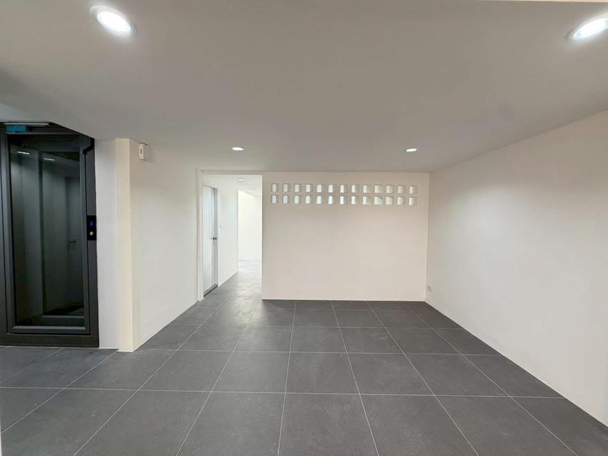 ขายทาวน์โฮม 4.5 ชั้น พร้อมลิฟต์ รีโนเวทใหม่ สุขุมวิท 101 BTS ปุณณวิถี 6