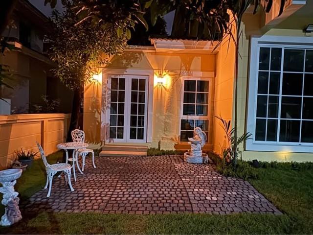 ให้เช่าบ้านเดี่ยวตกแต่งสวยหรู โกลเด้นนครา 100 ตร.ว 350 ตร.ม ถนนอ่อนนุช65 แอร์เฟอร์นิเจอร์ครบ มี3นอน4น้ำ 2 ห้องอเนกประสงค 8