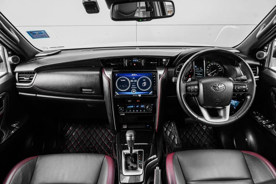2020 TOYOTA FORTUNER 2.8 LEGENDER BLACK TOP 2WD SUV สีขาว-ดำ เลขไมล์ 80168 กม. 9
