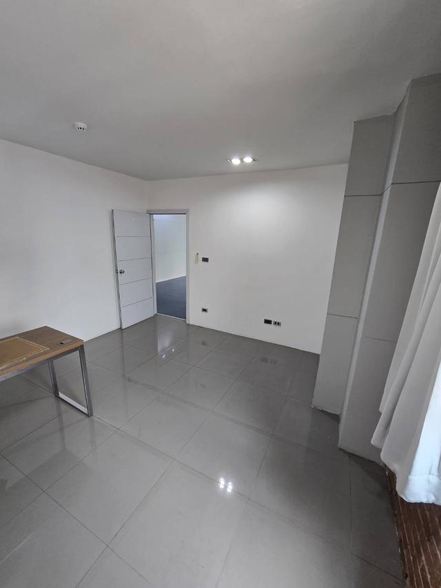 ให้เช่าพื้นที่ ชั้น 3 ย่านเอกมัย(ถนนซอย) เหมาะทำโชว์รูม ออฟฟิศ​ ฯลฯ พื้นที่ 78 ตรม พร้อมเข้าอยู่ 6