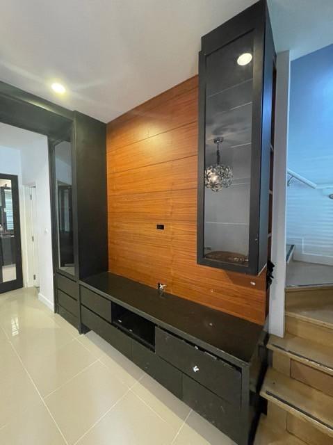ให้เช่าทาวน์โฮม 3 ชั้น โครงการซิกเนเจอร์ วิภาวดี 60 บ้านหลังริม ตรงหน้าสวน พร้อมเฟอร์พร้อมเข้าอยู่  5