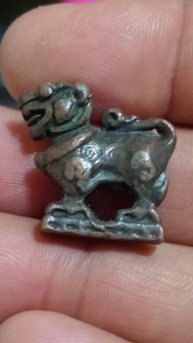 พระเครื่อง สิงห์หลวงพ่อกวย ตะกั่วอาบทองแดง 8