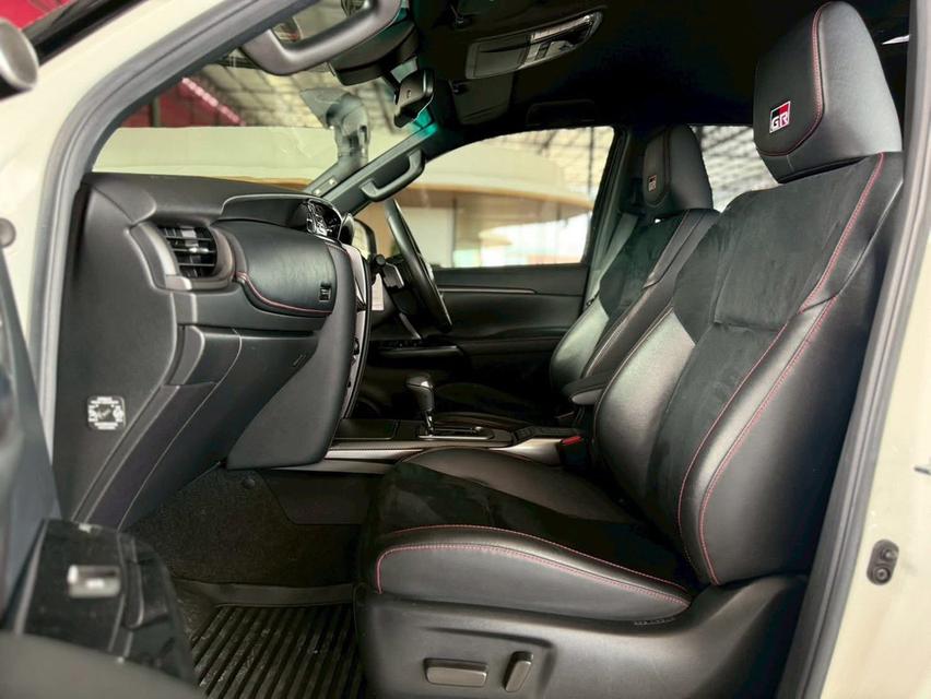 ปี 2022 TOYOTA FORTUNER, 2.8 GR SPORT BLACK TOP 4WD โฉม ปี15-ปัจจุบัน สีขาว ไมล์แท้ 44,313 10