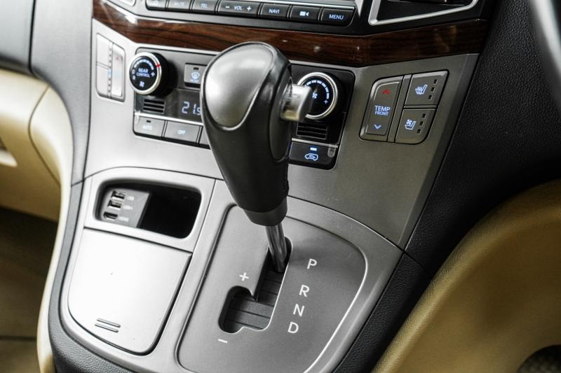 2019 HYUNDAI GRAND STAREX 2.5 VIP สีขาว ดีเซล ไมล์ 113602 กม. 11