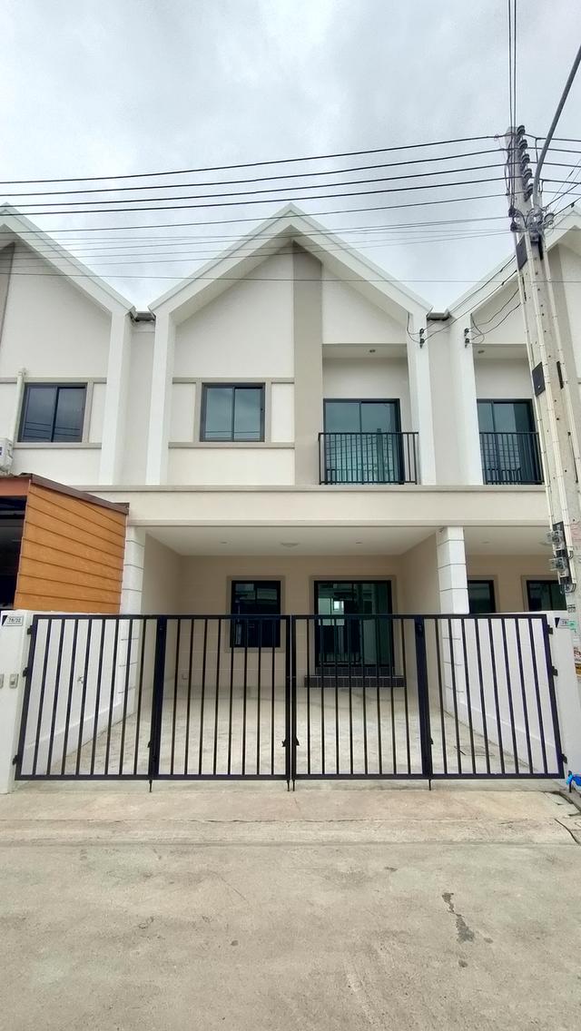บ้านสร้างใหม่ 2 ชั้น ศรีราชา-เครือสหพัฒน์ 