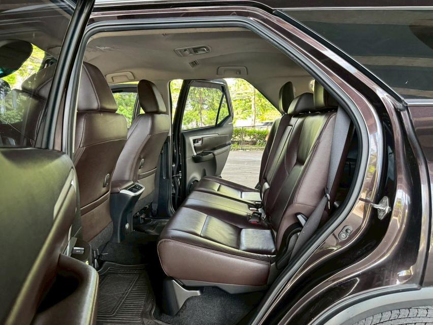 Toyota Fortuner 2.4 V AT ปี 2016 17