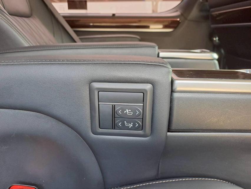 TOYOTA MAJESTY  2.8 PREMIUM ปี2020 สีขาว 16