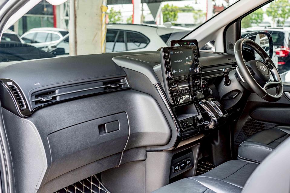 รหัสรถ NP5974 HYUNDAI STARIA 2.2SEL 2022 10
