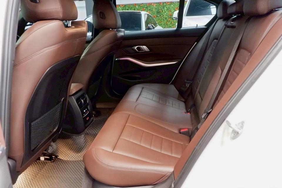 BMW 320d M-sport ปี 2023 วิ่ง 80,000 km 17