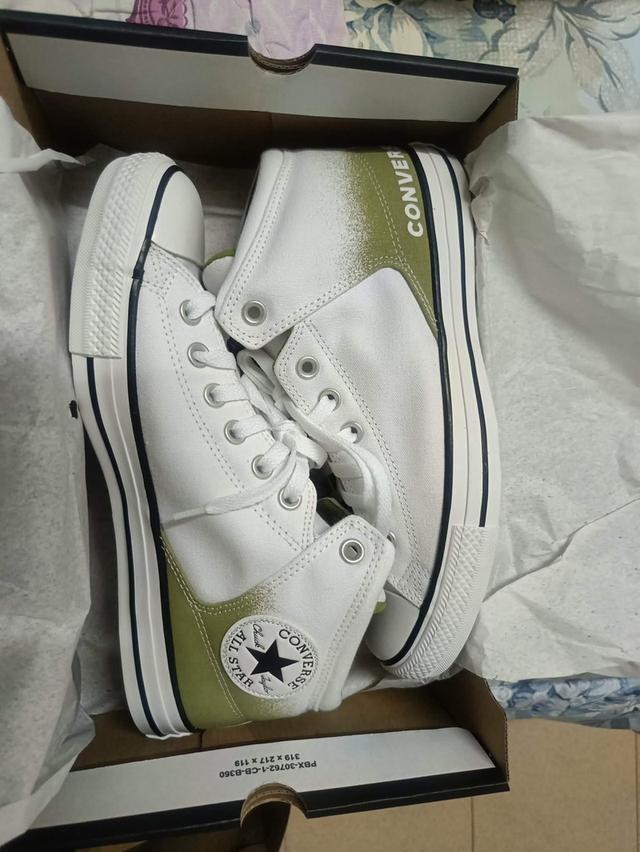 รองเท้าผ้าใบ converse