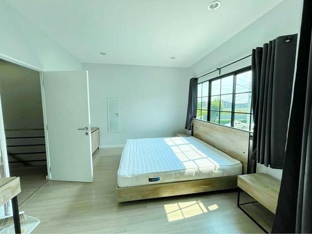 ฟิวเจอร์ พาร์ค รังสิต4.6กม. 4 นอน ให้เช่าทาวน์โฮมแสนสิริ 2 ชั้น ใหญ่ 136ตร.ม. 17ตร.วา. นานาชาติไทย 4.5 กม.4 นอน 3 น้ำ MR 4