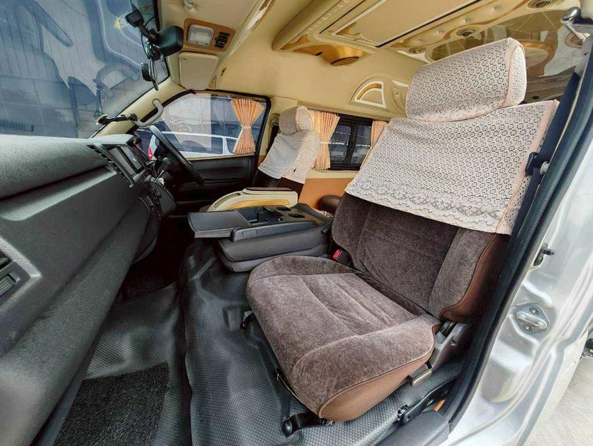 TOYOTA COMMUTER 3.0 ดีเซล 9