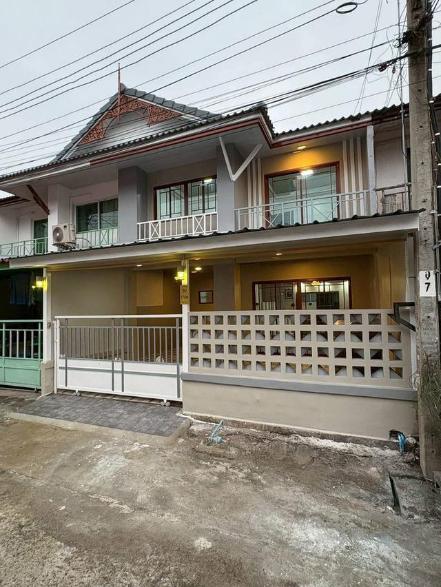 หมู่บ้านพฤกษา3 ถนนวัดลาดปลาดุก บางบัวทอง ทาวน์เฮาส์ 2 ชั้น ตกแต่งใหม่พร้อมอยู่ หน้ากว้าง6เมตร ใกล้ตลาด สามารถเดินขึ้นรถตู้ได้สบาย 2