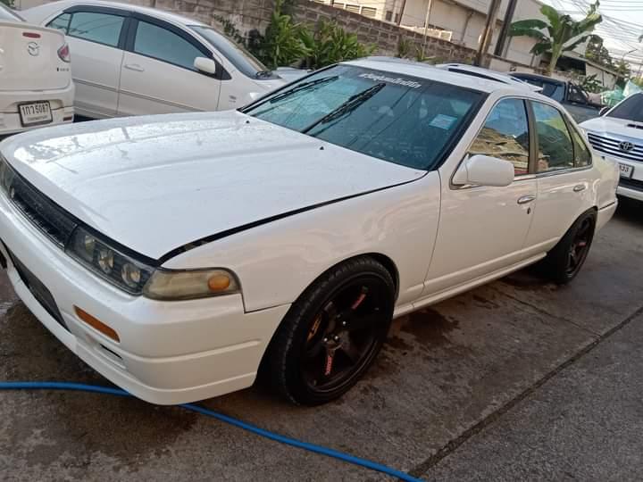 Nissan Cefiro สีขาวสวยเท่