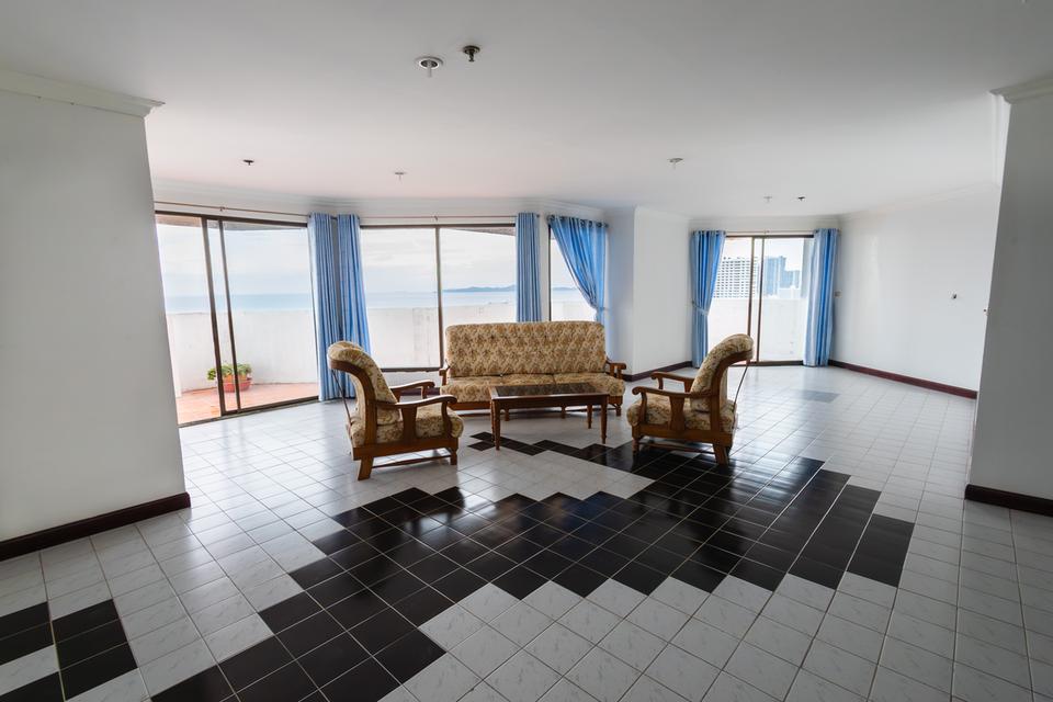 Spacious Sea View Condo in Paradise Condominium, Pattaya 3