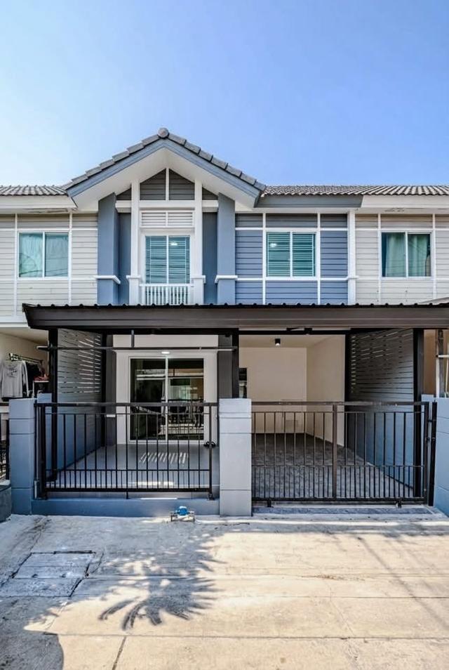 ขายทาวน์เฮาส์ พฤกษาวิลล์ 53/1 ซ.สะแกงาม 14 แสมดำ บางขุนเทียน พระราม2 รีโนเวทใหม่ พรัอมเฟอร์ รายละเอียดทรัพย์:พฤกษาวิลล์ 53/1 ทาวน์เฮาส์ 2 ชั้น ราคาขาย 1