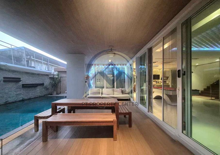 โครงการรัชดานิเวศน์ ซอยประชาราษฎร์บำเพ็ญ 24 ถนนรัชดาภิเษก บ้านเดี่ยว 2 ชั้น สร้างเองสไตล์โมเดริน์ พร้อมสระว่ายน้ำส่วนตัว อยู่ใจกลางเมือง เดินทางง่าย ใ 4