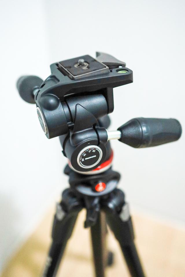 ขายขาตั้งกล้อง Manfrotto/290-dual-kit-alu3-sec มือสองสภาพดี ใช้งานได้เต็มประสิทธิภาพ