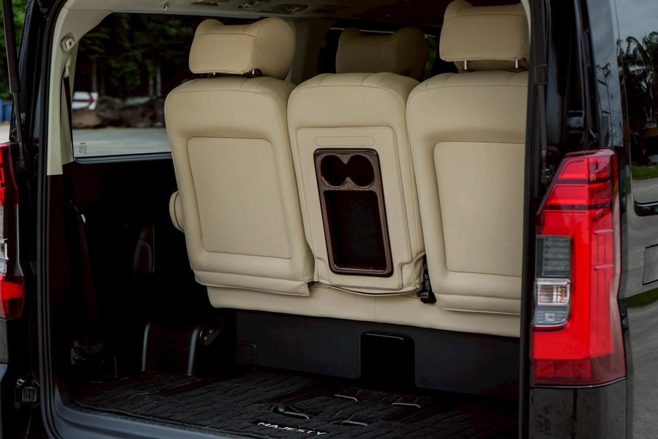 Toyota majesty ไมล์ 8xxxx km.